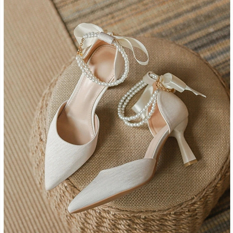 2025 New Wedding Heels Women Luxury Brand Design String Bead Pearls High Heels Ladies Sexy Elegant Pointed Toe White Black Pumps